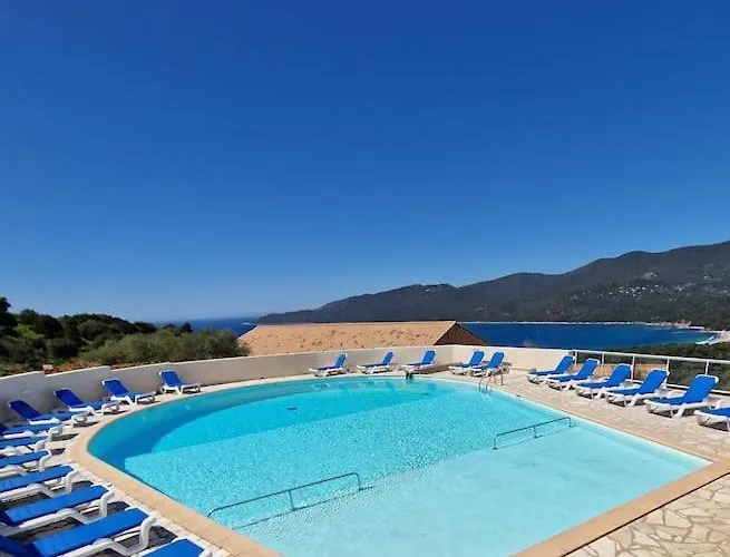 Mini 70 - Piscine Chauffee Serra-di-Ferro (Corsica)