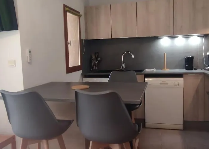 Mini 70 - Piscine Chauffée Serra-di-Ferro (Corsica)