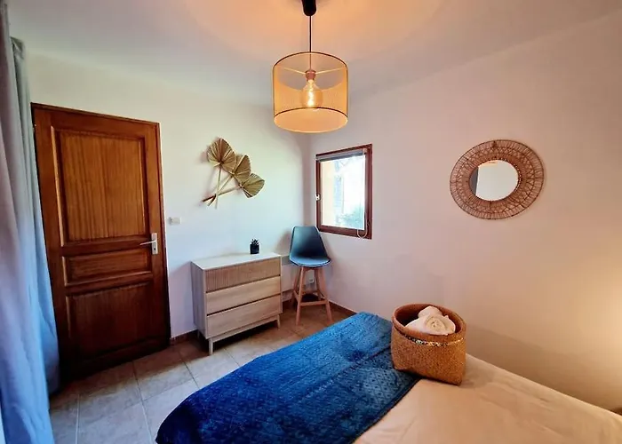 Mini 70 - Piscine Chauffée Serra-di-Ferro (Corsica)